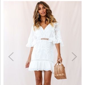 Selfie Leslie white Caspar Leafy Embroidered Dress